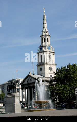 St Martin s dans les domaines église sur Trafalgar Square Banque D'Images