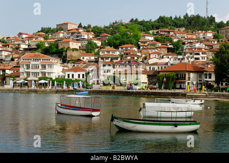 Port et centre historique de Ohird au bord du lac Ohrid, UNESCO World Heritage Site, Macédoine, Europe Banque D'Images