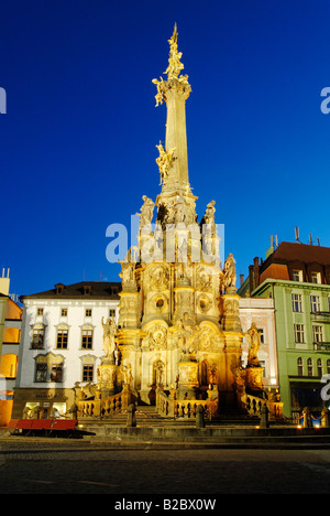 Olomouc centre-ville avec la colonne de la Sainte Trinité, Site du patrimoine mondial de l'UNESCO, et l'Hôtel de Ville, Olomouc, en Moravie du Nord Banque D'Images