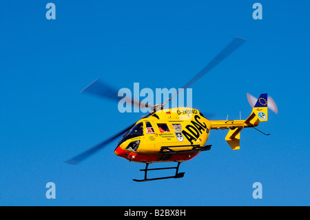 Christoph 22 ADAC, hélicoptère de sauvetage de l'hôpital des Forces armées fédérales Ulm, une personne meurt dans un accident de la circulation après une Banque D'Images