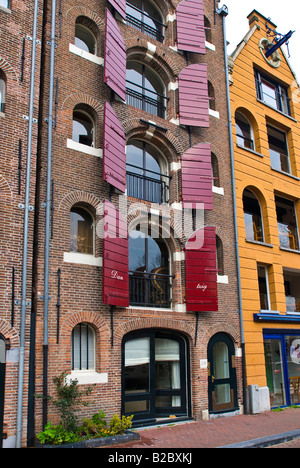 Gracht maisons aux volets rouges sur Brouwersgracht, Amsterdam, Pays-Bas, Europe Banque D'Images