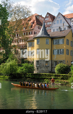 Stochrekahn, plates sur le Neckar, le Hoelderlinturm tour à dos, Tuebingen, Bade-Wurtemberg, Allemagne, Europe Banque D'Images