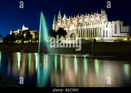 Sa cathédrale Seu la nuit, Palma de Majorque, Iles Baléares, Espagne, Europe Banque D'Images