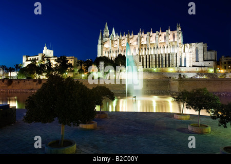 Sa cathédrale Seu la nuit, Palma de Majorque, Iles Baléares, Espagne, Europe Banque D'Images