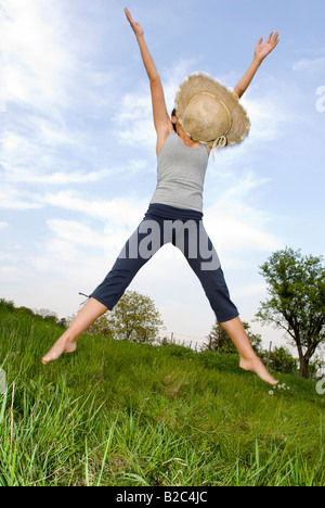 Jeune femme une coupe caper Banque D'Images