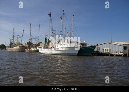 Bord de l'eau et les chalutiers crevettiers Apalachicola en Floride Banque D'Images