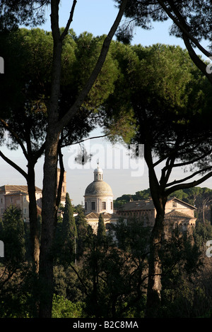 Vue sur Rome depuis le côté de l'ancien Forum romain Banque D'Images