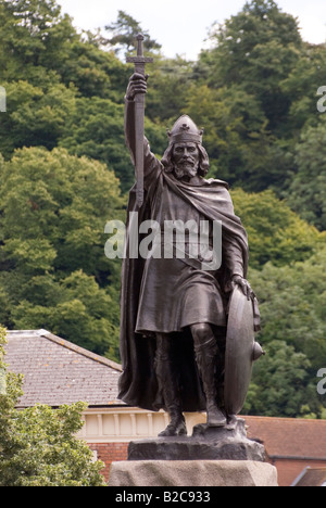 Statue du Roi Alfred le Grand (Aelfred) à l'extrémité orientale de l'Broadway, Winchester, Hampshire, Angleterre. Banque D'Images