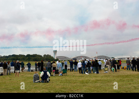 Les amateurs de la fonction / regarder les flèches rouges Display Team Farnborough Air Show 2008 Banque D'Images