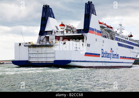 Navire de Brittany Ferries, le Barfleur de quitter le port de Poole, Dorset pour manche traversée en France. Banque D'Images