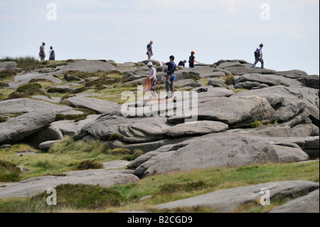 Grimpeurs sur Stanage Edge dans le Peak District Banque D'Images