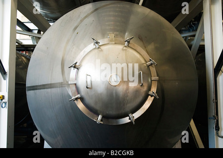 Tank dans une vinerie moderne Banque D'Images