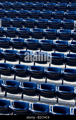 Les sièges du stade vide générique Banque D'Images