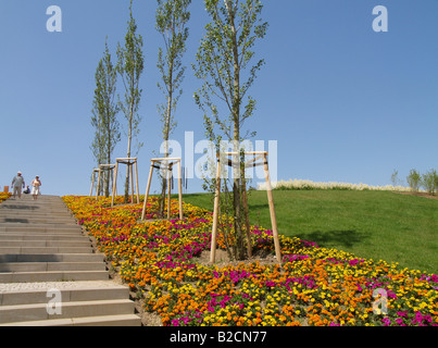 Escaliers avec parterres et des rangées de peupliers au jardin fédéral Exhibition 2007 Gera et Ronneburg Banque D'Images