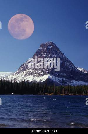 Deux Medicine Montana Parc national des Glaciers avec Full Moon Rising Banque D'Images