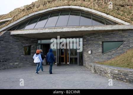 Les falaises de Moher Visitors Centre, Comté de Clare, Irlande Banque D'Images