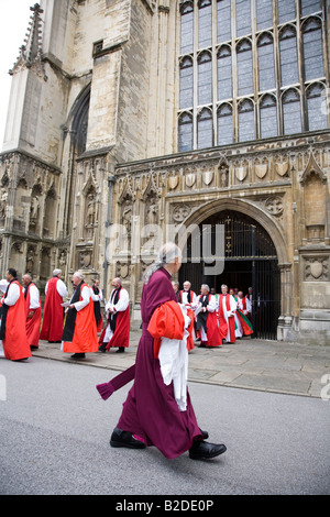 Les évêques de la Communion anglicane processus à partir de la Cathédrale de Canterbury après l'Eucharistie à la conférence de Lambeth Banque D'Images