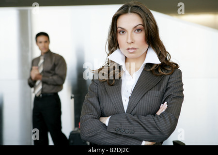 Portrait of businesswoman dans de l'aéroport. Banque D'Images