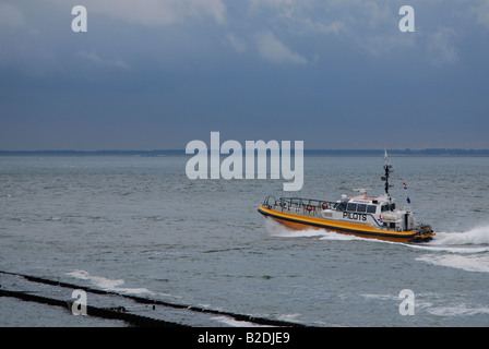 Bateau-pilote en mer jaune Vlissingen Pays-bas Europe Banque D'Images