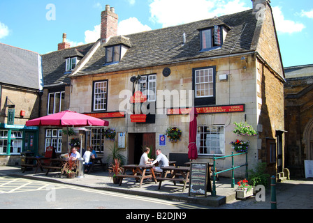 The Vaults Freehouse Pub, Market place, Uppingham, Rutland Banque D'Images