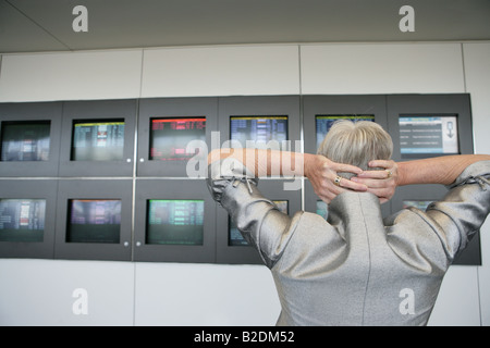 Départ de l'aéroport à l'écran. Banque D'Images