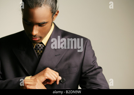 Young African American man en combinaison complète, portrait. Banque D'Images