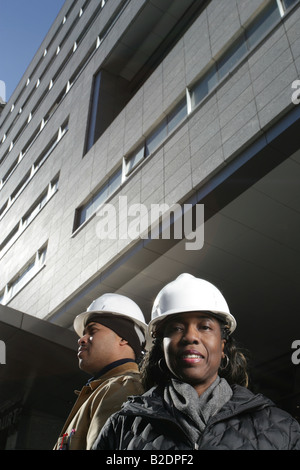 African American les travailleurs de la construction à l'extérieur. Banque D'Images