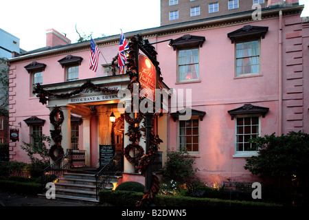 PINK HOUSE RESTAURANT ET TAVERNE DANS LE QUARTIER HISTORIQUE DE SAVANNAH, Géorgie, USA Banque D'Images