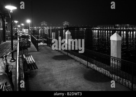 RIVERWALK DE NUIT DANS SAVANNAH GEORGIA USA Banque D'Images