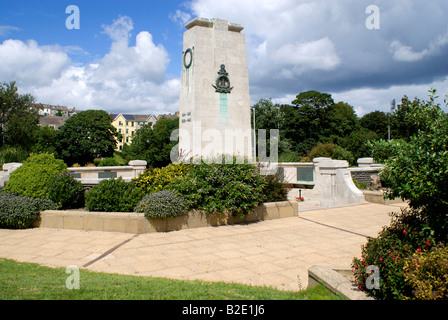 Monument commémoratif de guerre en plus de piste cyclable de la Baie de Swansea swansea glamorgan South Wales Banque D'Images