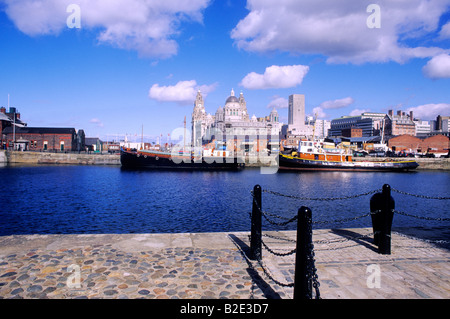 Musée maritime de Liverpool Pier Head Liver Building vintage bateaux navires Mersey Merseyside England UK vue de l'Albert Dock Banque D'Images