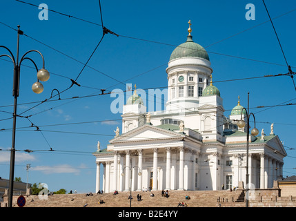 Cathédrale d'Helsinki, la place du Sénat, Helsinki, Finlande, entouré de câbles électriques aériens dans cette vue. Banque D'Images