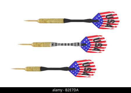 Fléchettes avec des drapeaux américains disposés horizontalement sur fond blanc Banque D'Images