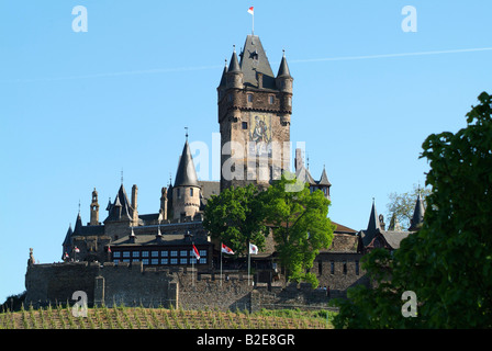 Low angle view of castle, Château Reichsburg Cochem, Rhénanie-Palatinat, Allemagne Banque D'Images