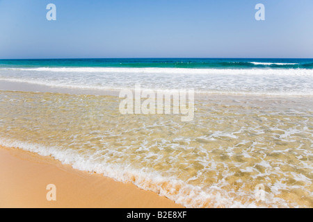 Surfez sur beach, plage de Chia, Costa del Sud, Sardaigne, Italie Banque D'Images