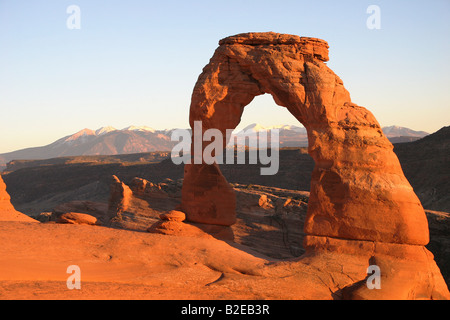 Arche naturelle sur le paysage, Arches National Park, Utah, USA Banque D'Images