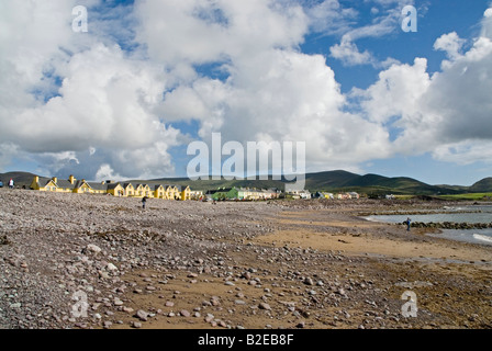Maisons à front de mer, d''Iveragh, comté de Kerry, Munster, Irlande Banque D'Images