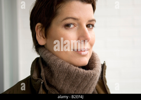 Portrait of a young woman smiling Banque D'Images