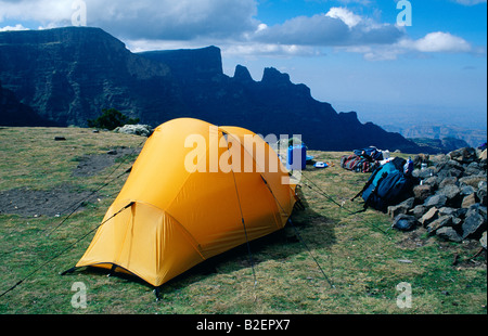 Voir l'escarpement vers de Chenek, camp, montagnes du Simien Éthiopie.La gamme du Simien se situe au nord de Gondar. Banque D'Images