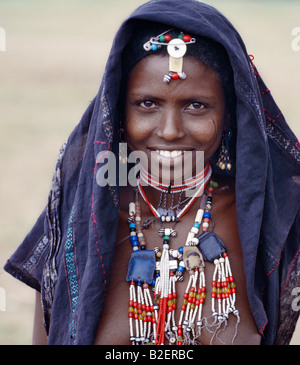 Une fille a l'Afar scarifications tribales sur ses joues. La scarification est pratiquée dans un nombre restreint de sections de sa tribu. Banque D'Images