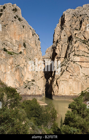 El Chorro Gorge près de Alora, Province de Malaga, Espagne. Desfiladero de los Gaitanes. Banque D'Images
