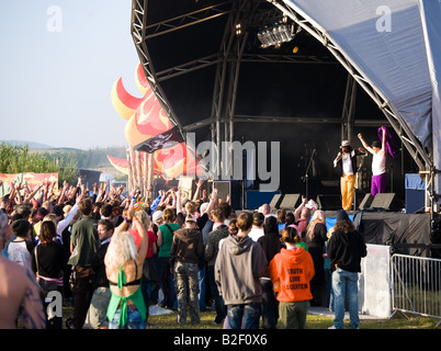 Frères cubains sur la scène principale du Festival une femme blessée Summerisle 2008 Sud-ouest de l'Ecosse 26 juillet 2008 East Kirkcarswell Banque D'Images