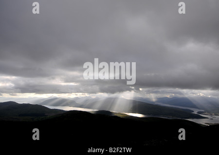 Sauter par Sun nuages sur le Loch Linnhe, Glencoe de Ben Nevis Banque D'Images