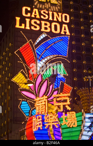 Chine - Macao néons et des signes de Casino Lisboa de nuit. Macao est la seule région de Chine où le jeu est autorisé. Banque D'Images