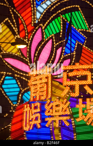 Chine - Macao néons et des signes de Casino Lisboa de nuit. Macao est la seule région de Chine où le jeu est autorisé. Banque D'Images