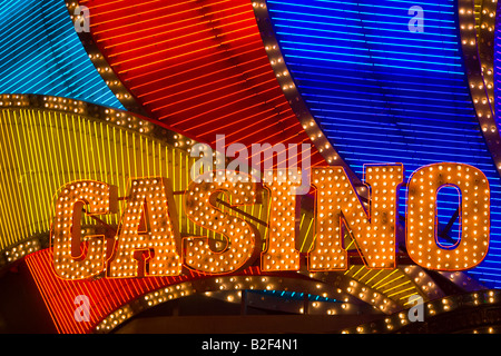 Chine - Macao néons et des signes de Casino Lisboa de nuit. Macao est la seule région de Chine où le jeu est autorisé. Banque D'Images