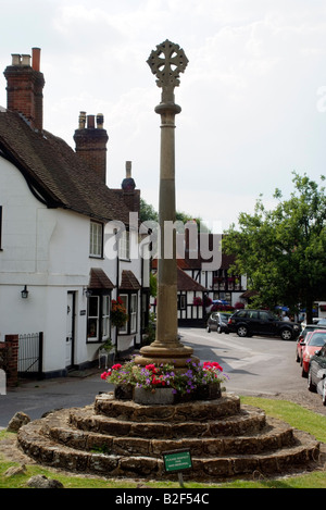 Lutyens War Memorial à Shere un joli village dans la vallée de l'Tillingborne Surrey England Banque D'Images