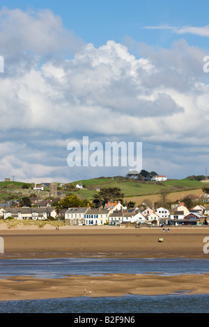 La ville côtière de Instow vu de l'autre côté de l'eau à Appledore Devon, Angleterre Banque D'Images