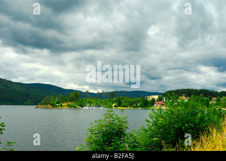 Schluchsee a le plus grand lac dans la Forêt Noire, sept kilomètres de long 14 kilomètres de large et 61 mètres de profondeur c'est un artifi Banque D'Images