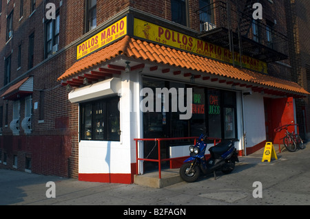 Restaurant hispanique Pollos Mario dans le quartier de Woodside Queens à New York Banque D'Images